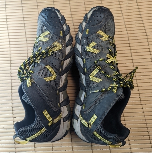 Athletic_Shoes